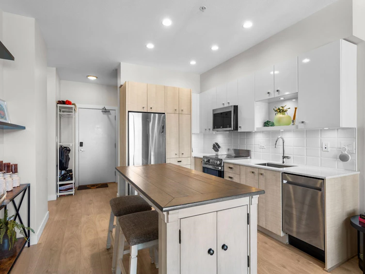 518-10838 Whalley Boulevard, Surrey, BC, V3R 0G8