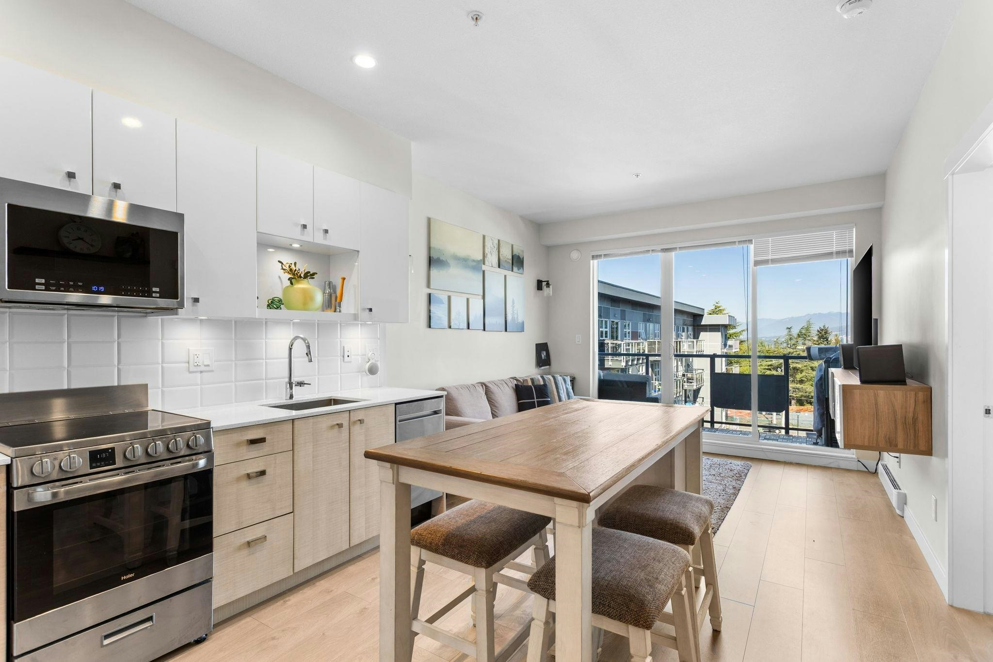 518-10838 Whalley Boulevard - 5