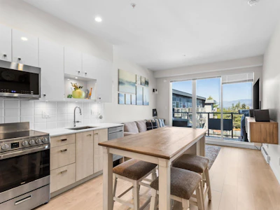 518-10838 Whalley Boulevard - 5