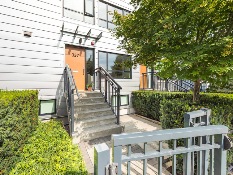 357 E 16th Avenue, Vancouver, BC, V5T 2T7 - 2