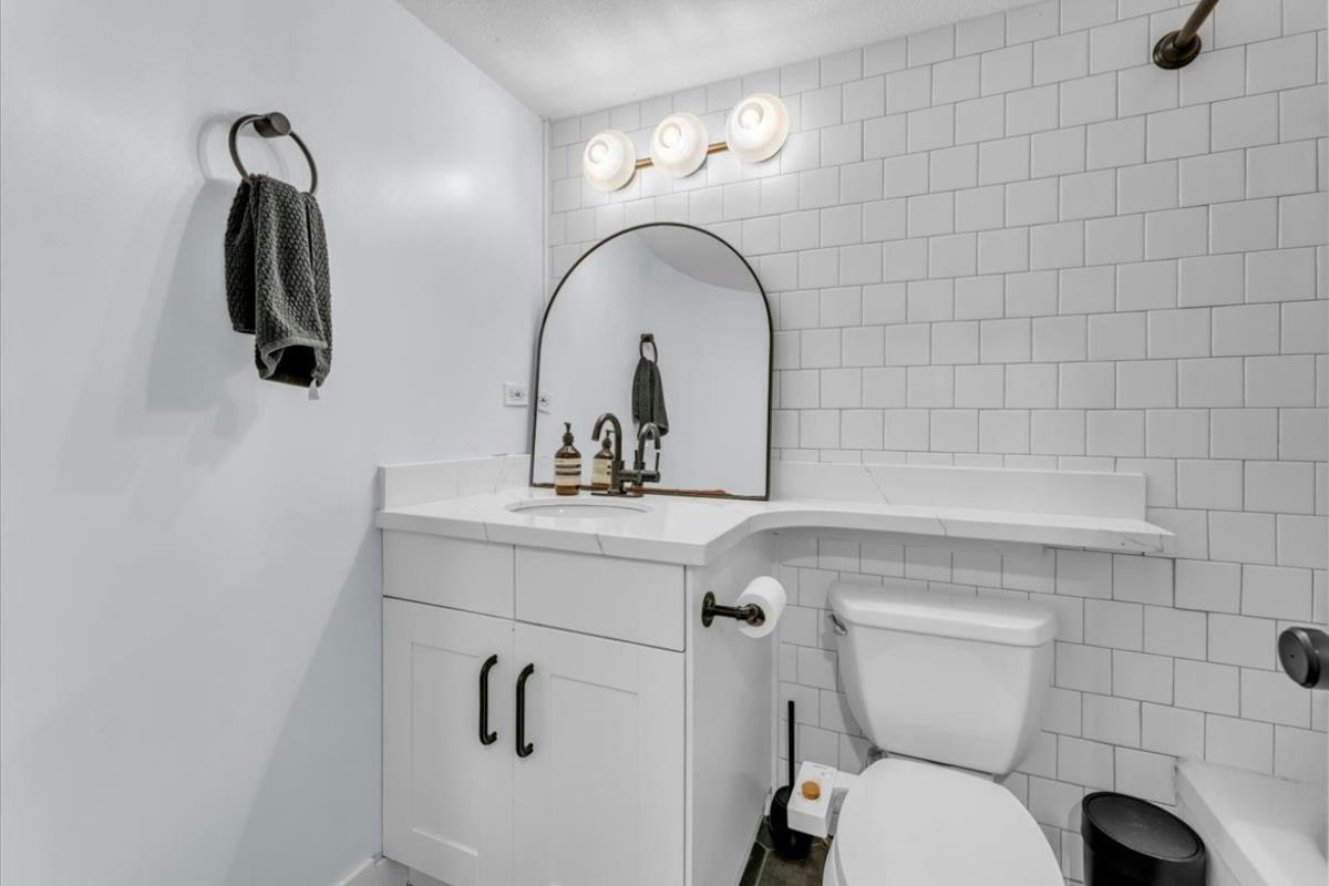 102-320 W 2nd Street, North Vancouver, BC, V7M 1E1 - 16