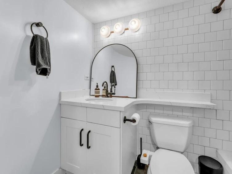 102-320 W 2nd Street, North Vancouver, BC, V7M 1E1 - 16