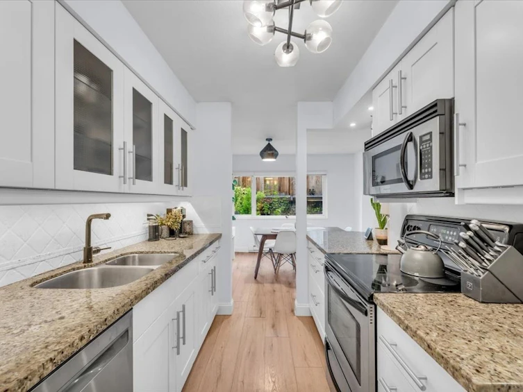 102-320 W 2nd Street, North Vancouver, BC, V7M 1E1 - 13