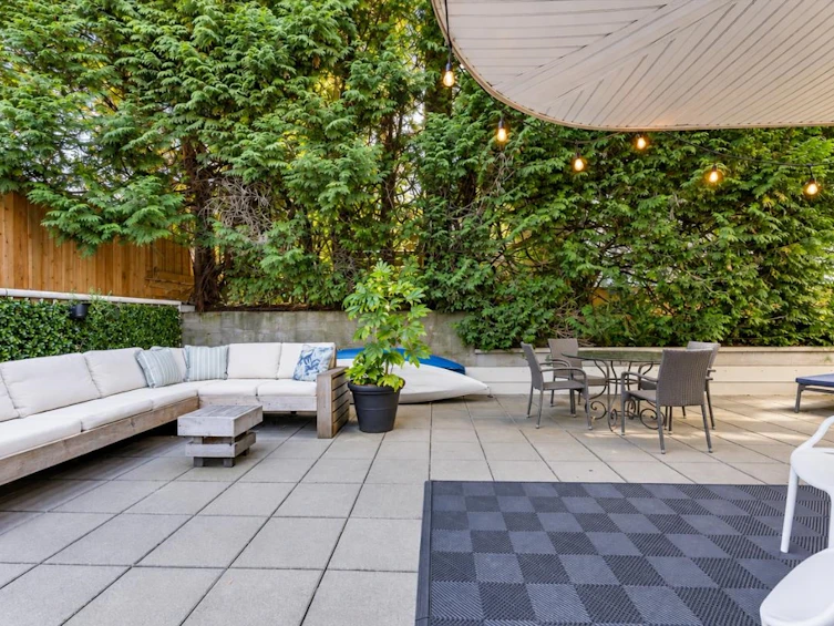 102-320 W 2nd Street, North Vancouver, BC, V7M 1E1