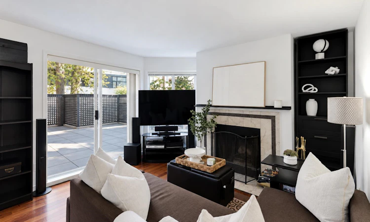 104-555 W 14th Avenue
