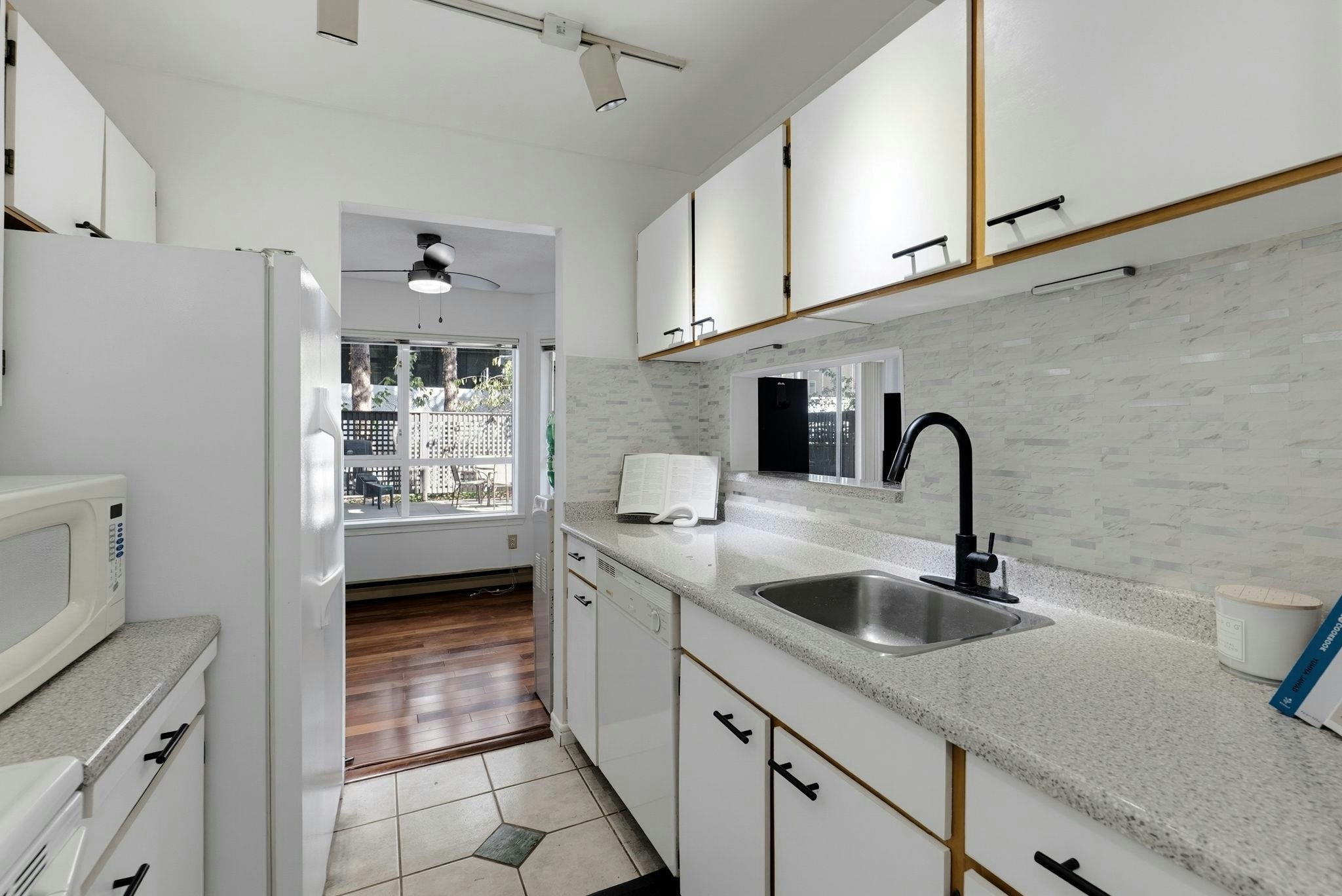 104-555 W 14th Avenue - 4
