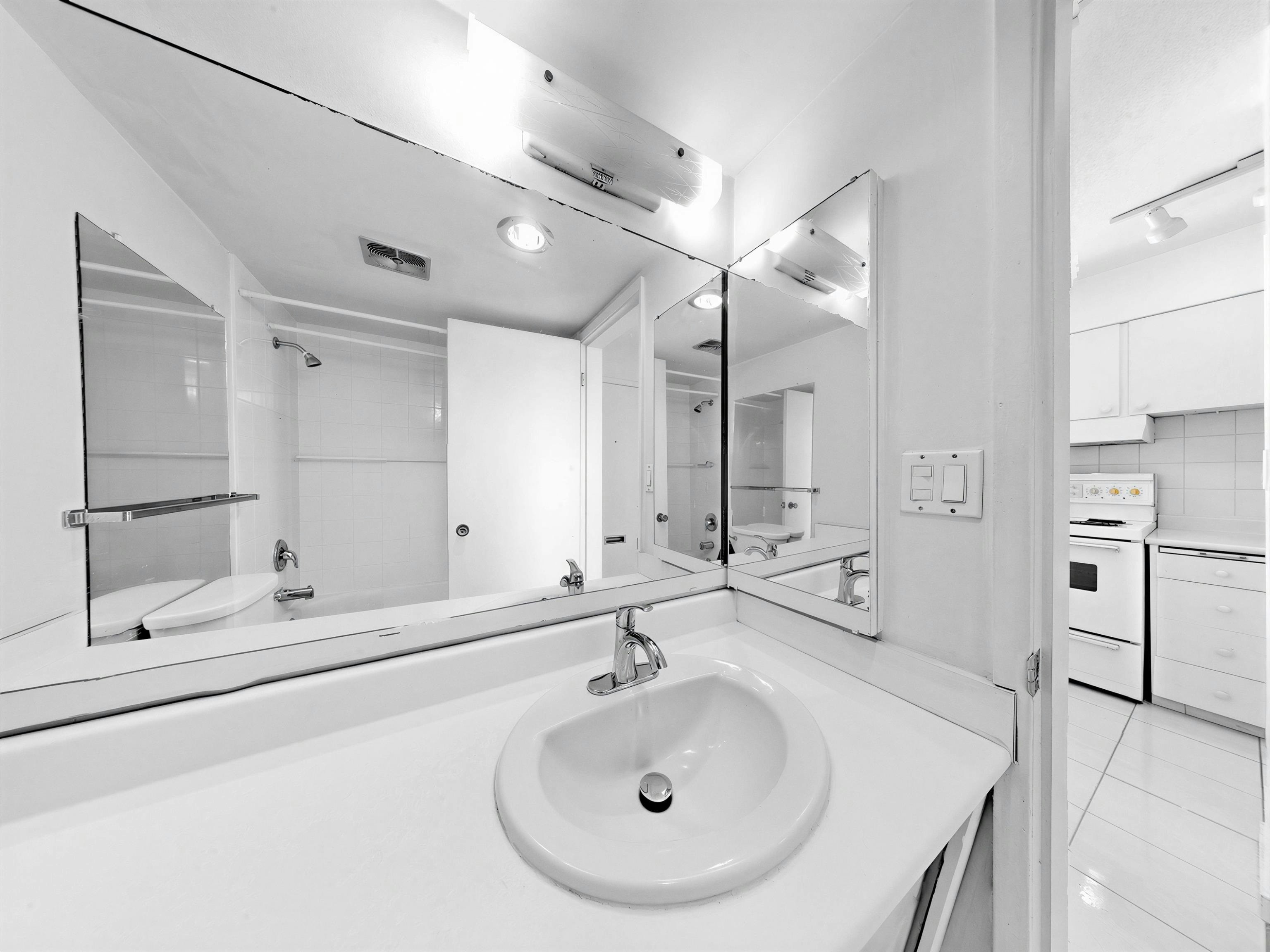 906-1251 Cardero Street, Vancouver, BC, V6G 2H9 - 13
