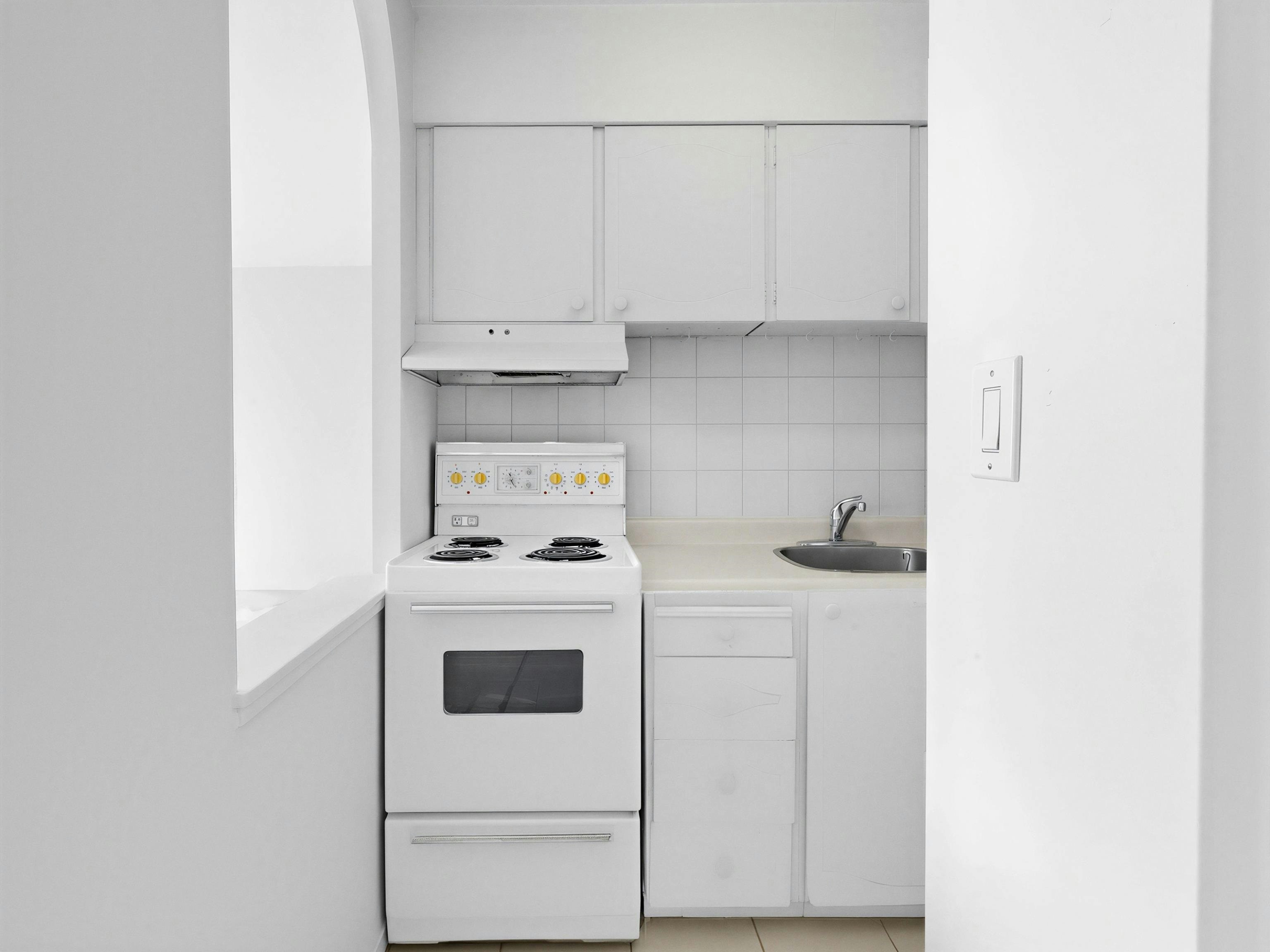 906-1251 Cardero Street, Vancouver, BC, V6G 2H9 - 10