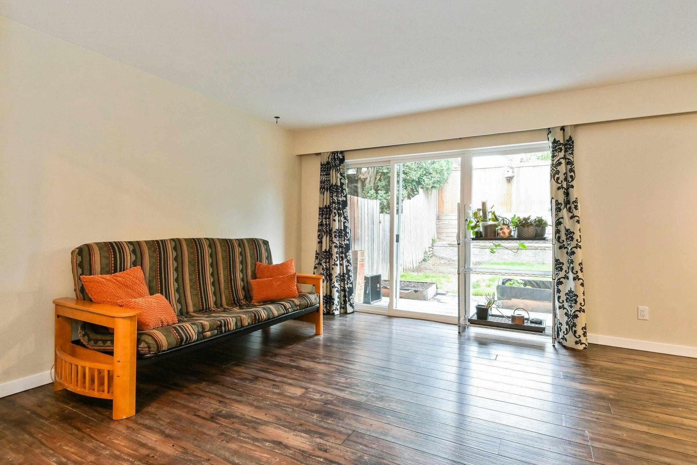 11-33900 Mayfair Avenue - 4