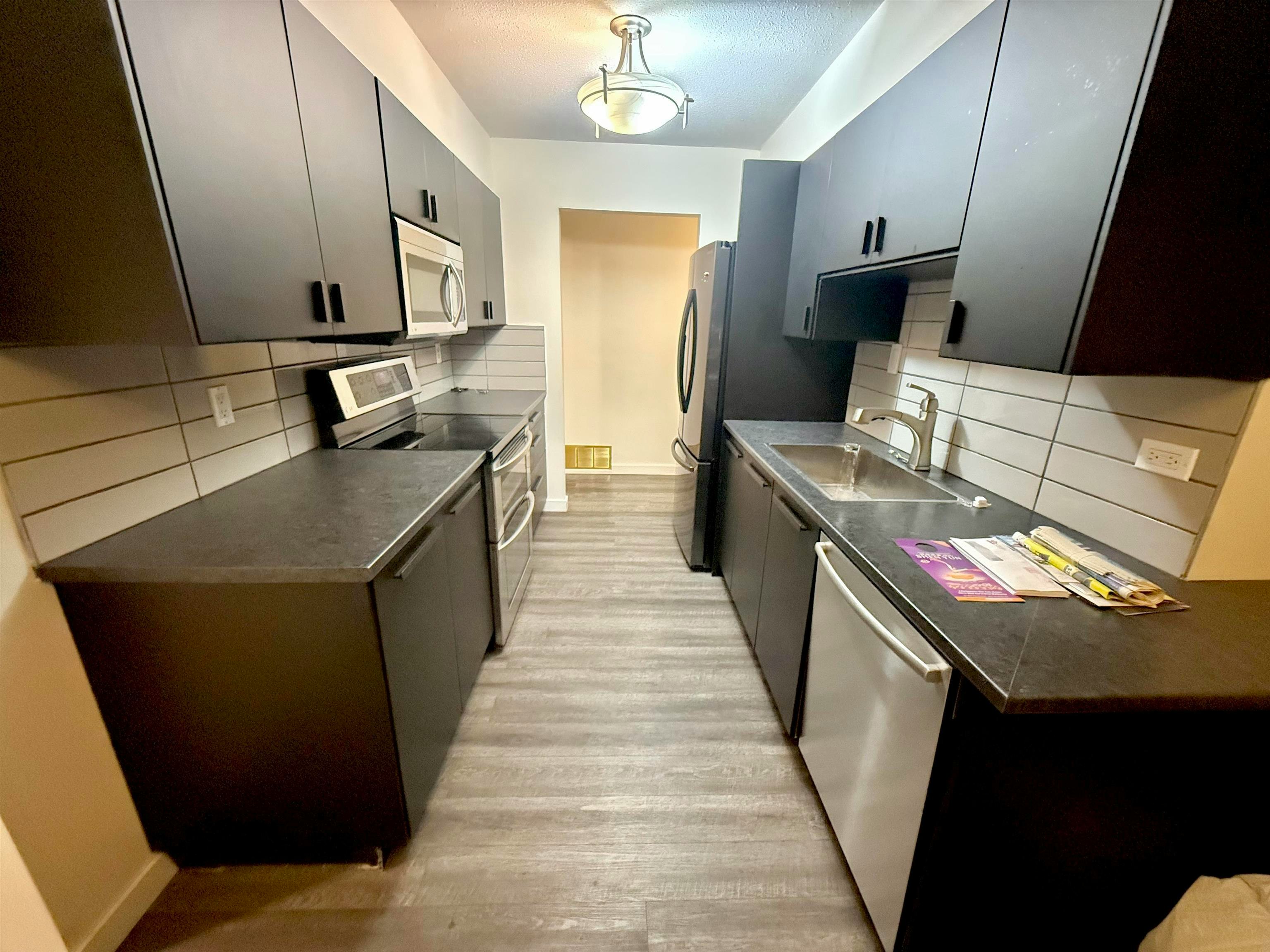 Up-2217 Hillside Avenue, Coquitlam, BC, V3K 1L3 - 5