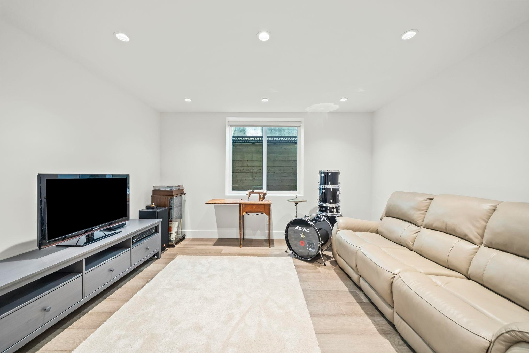 4347 Georgia Street, Burnaby, BC, V5C 2T9 - 29