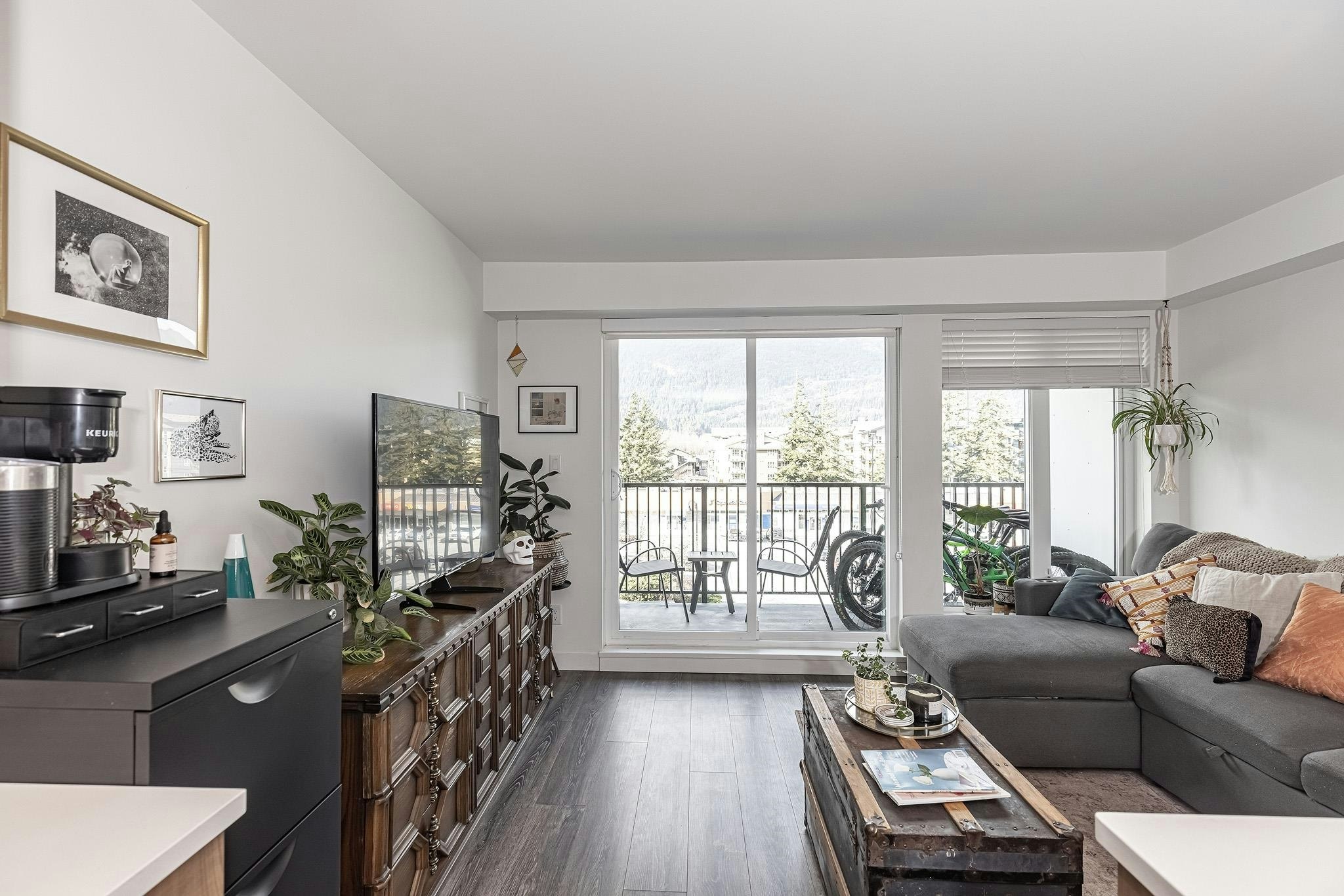 307-1365 Pemberton Avenue, Squamish, BC, V8B 1B7