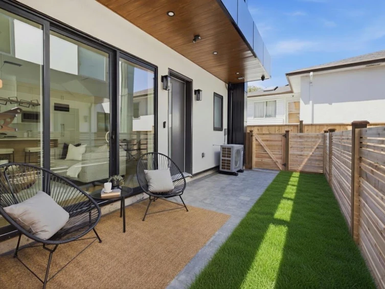 3016 E 19th Avenue, Vancouver, BC, V5M 2S9 - 2