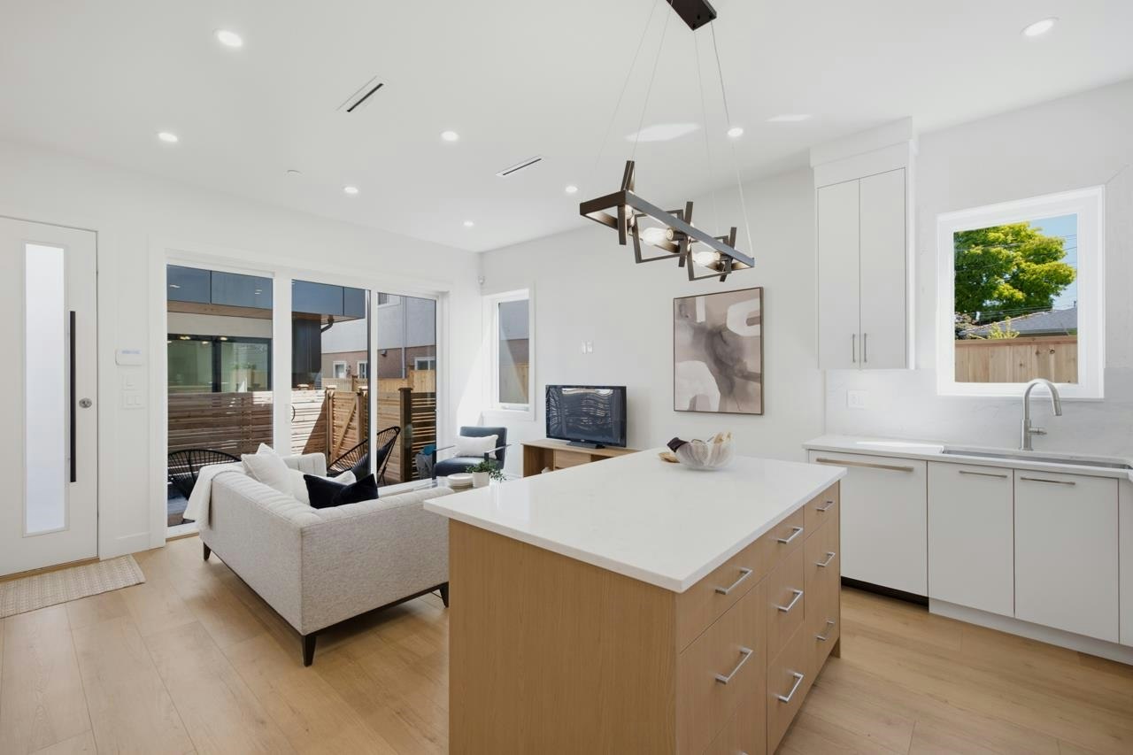 3016 E 19th Avenue, Vancouver, BC, V5M 2S9 - 12