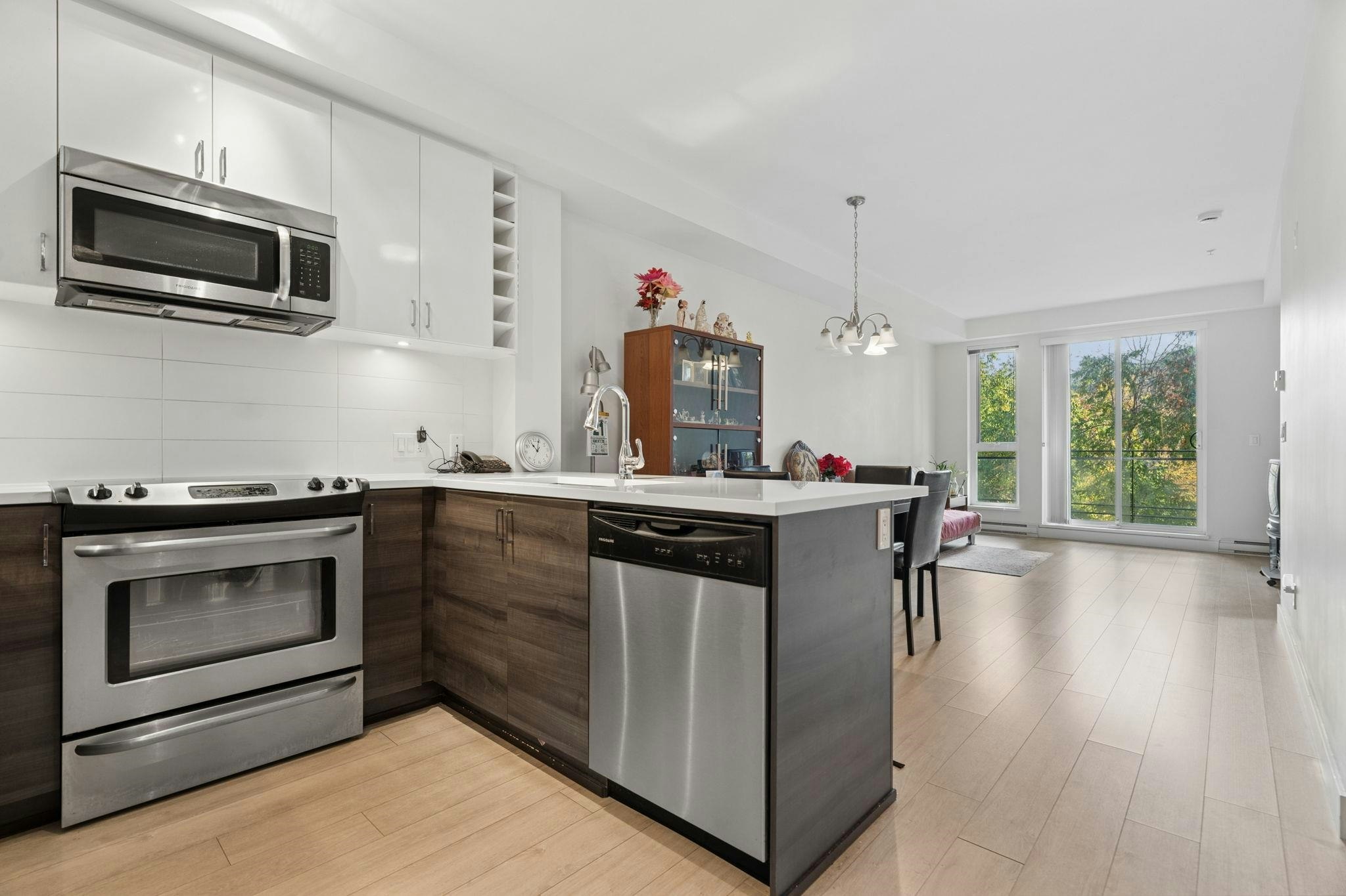 307-13919 Fraser Highway, Surrey, BC, V3T 4E6 - 3