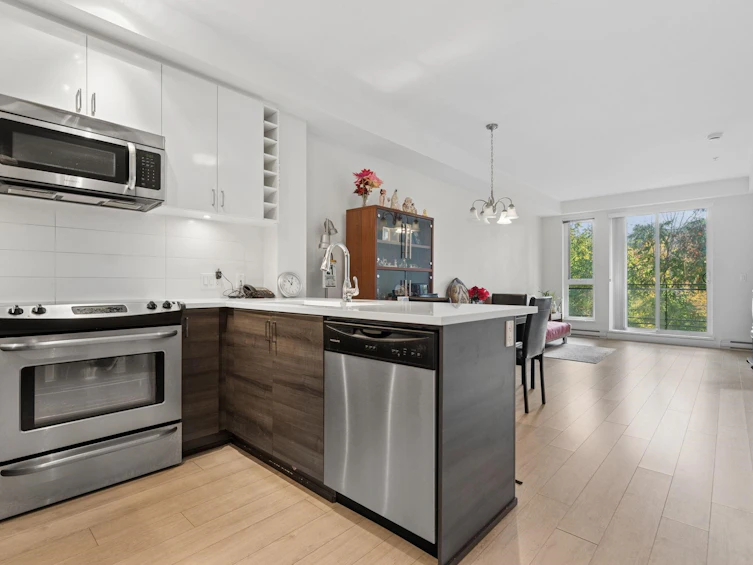 307-13919 Fraser Highway, Surrey, BC, V3T 4E6 - 3