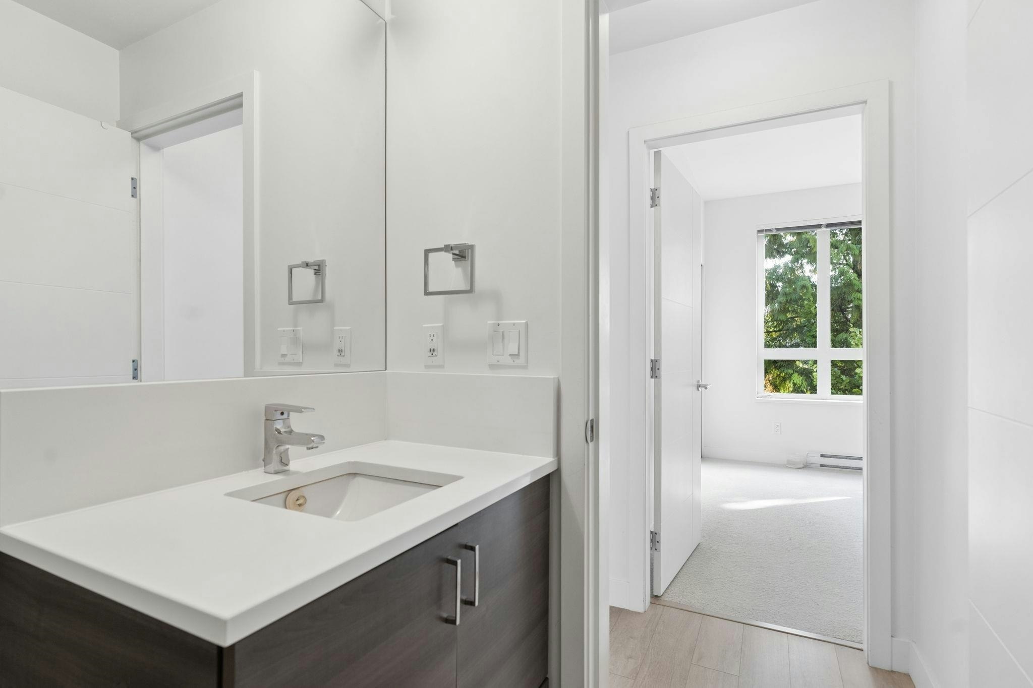 307-13919 Fraser Highway, Surrey, BC, V3T 4E6 - 11