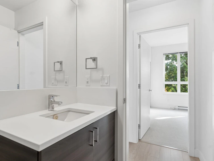307-13919 Fraser Highway, Surrey, BC, V3T 4E6 - 11
