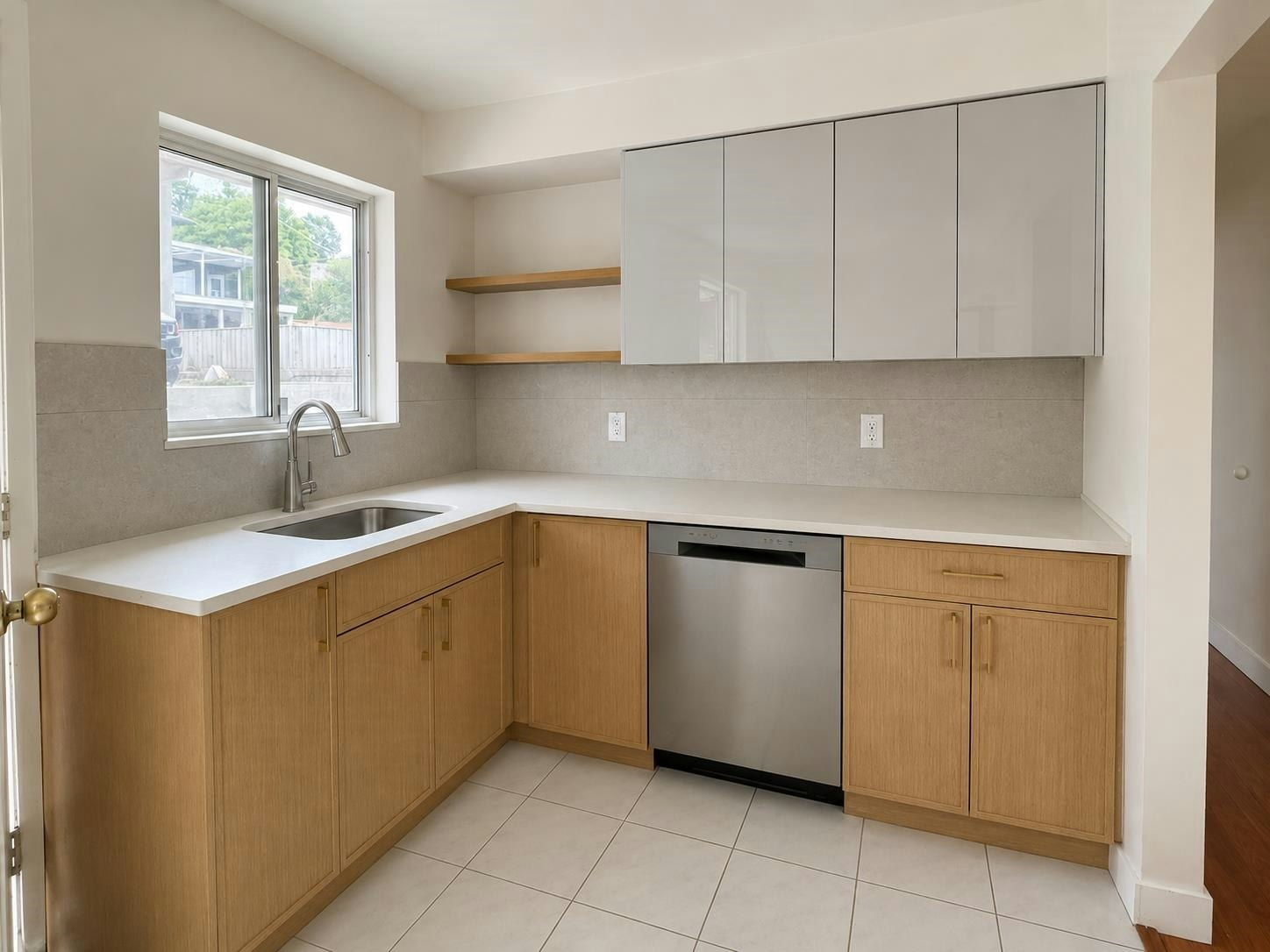 Upper-6717 Broadway, Burnaby, BC, V5B 2Y7