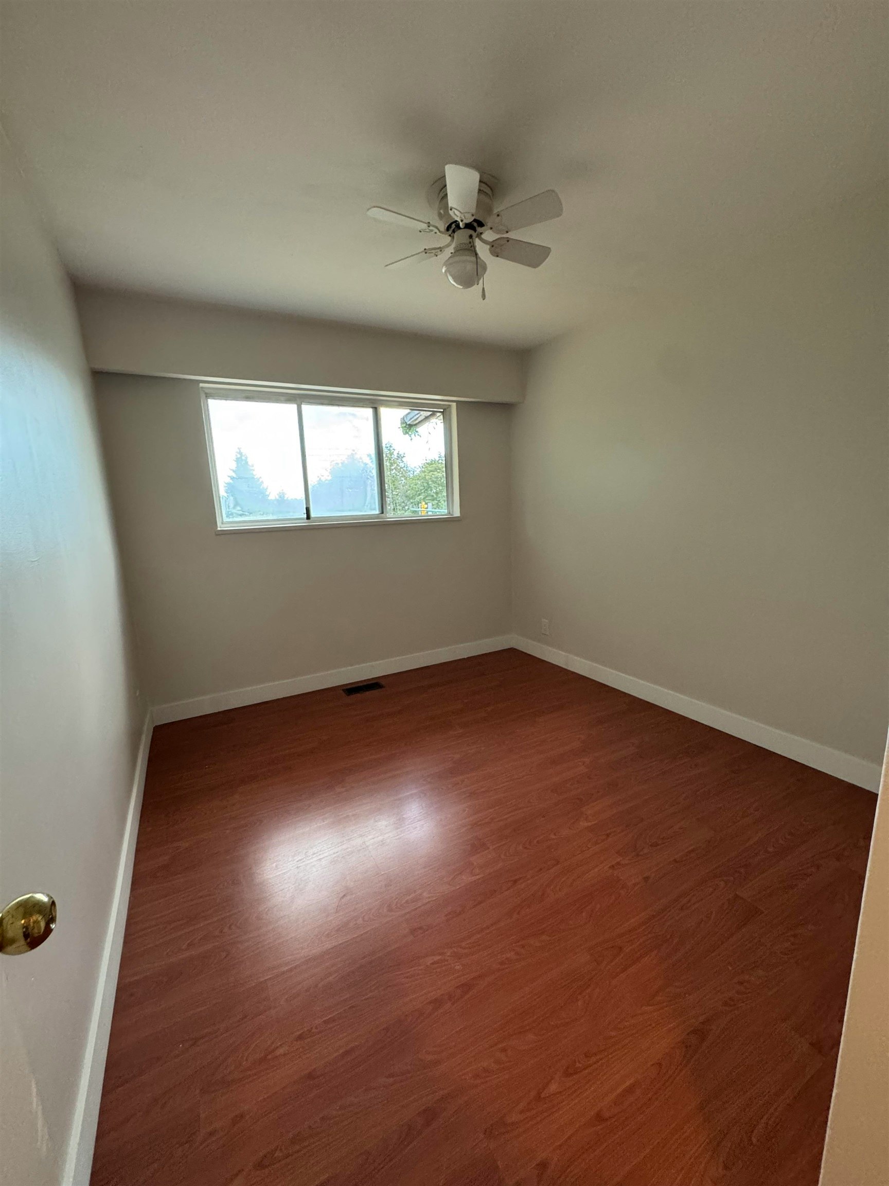 Upper-6717 Broadway, Burnaby, BC, V5B 2Y7 - 5
