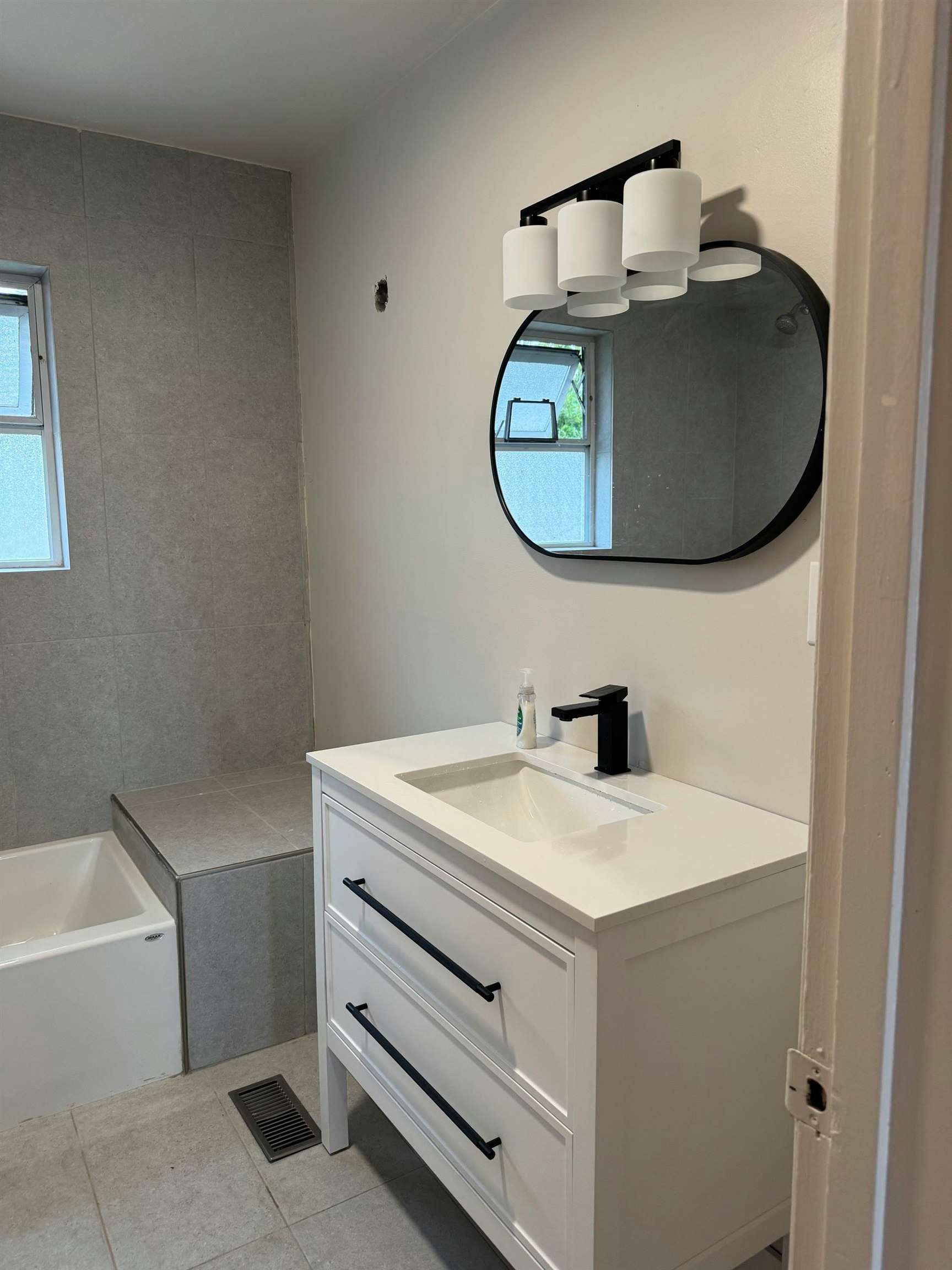 Upper-6717 Broadway, Burnaby, BC, V5B 2Y7 - 10