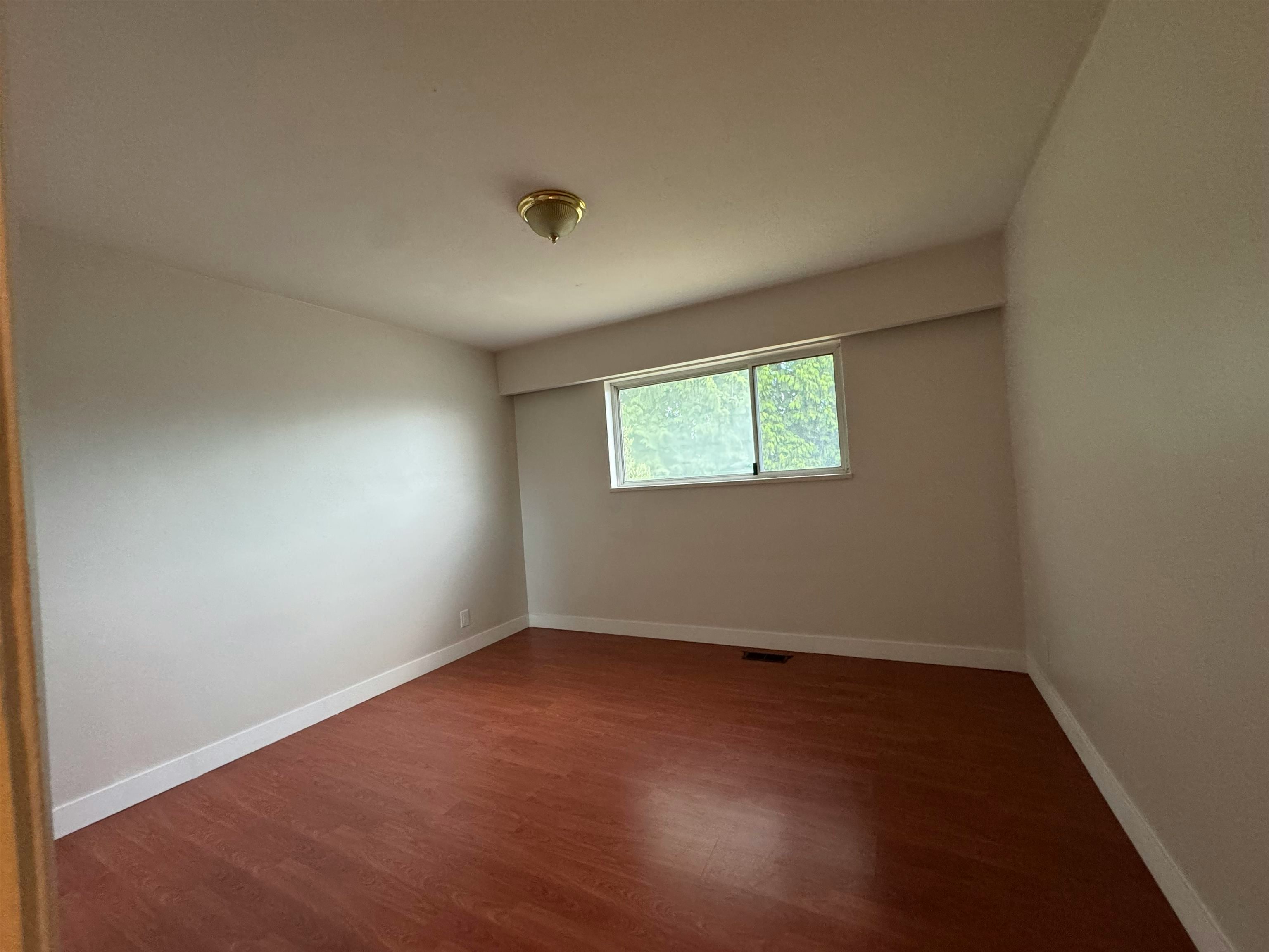 Upper-6717 Broadway, Burnaby, BC, V5B 2Y7 - 6