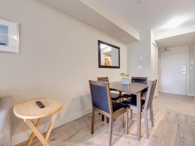 329-10838 City Parkway - 5