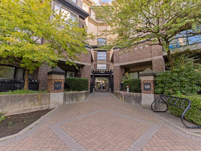 329-10838 City Parkway - 3
