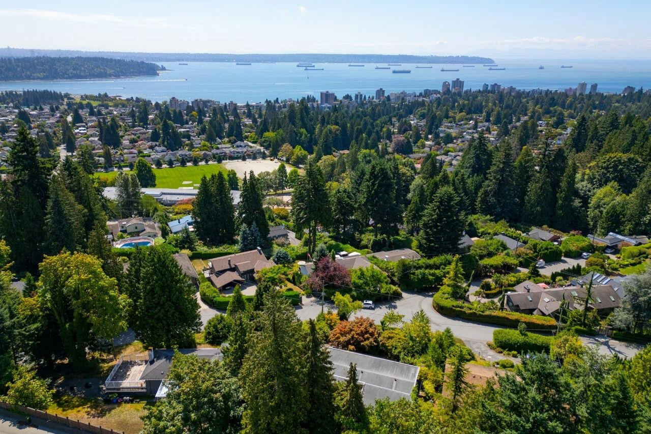 1241 Nepal Crescent, West Vancouver, BC, V7T 2H4 - 31