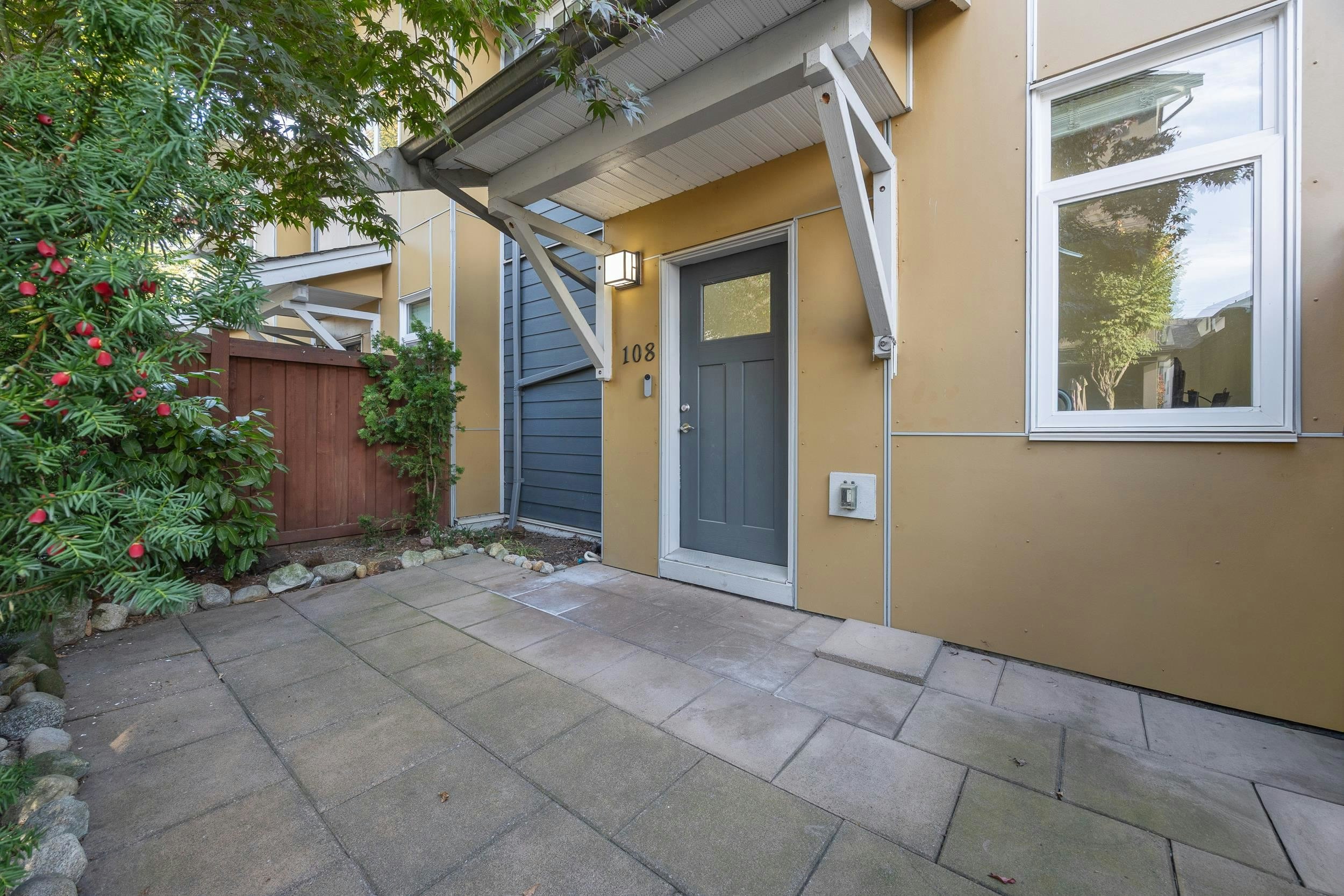 108-801 Roderick Avenue, Coquitlam, BC, V3K 1P7