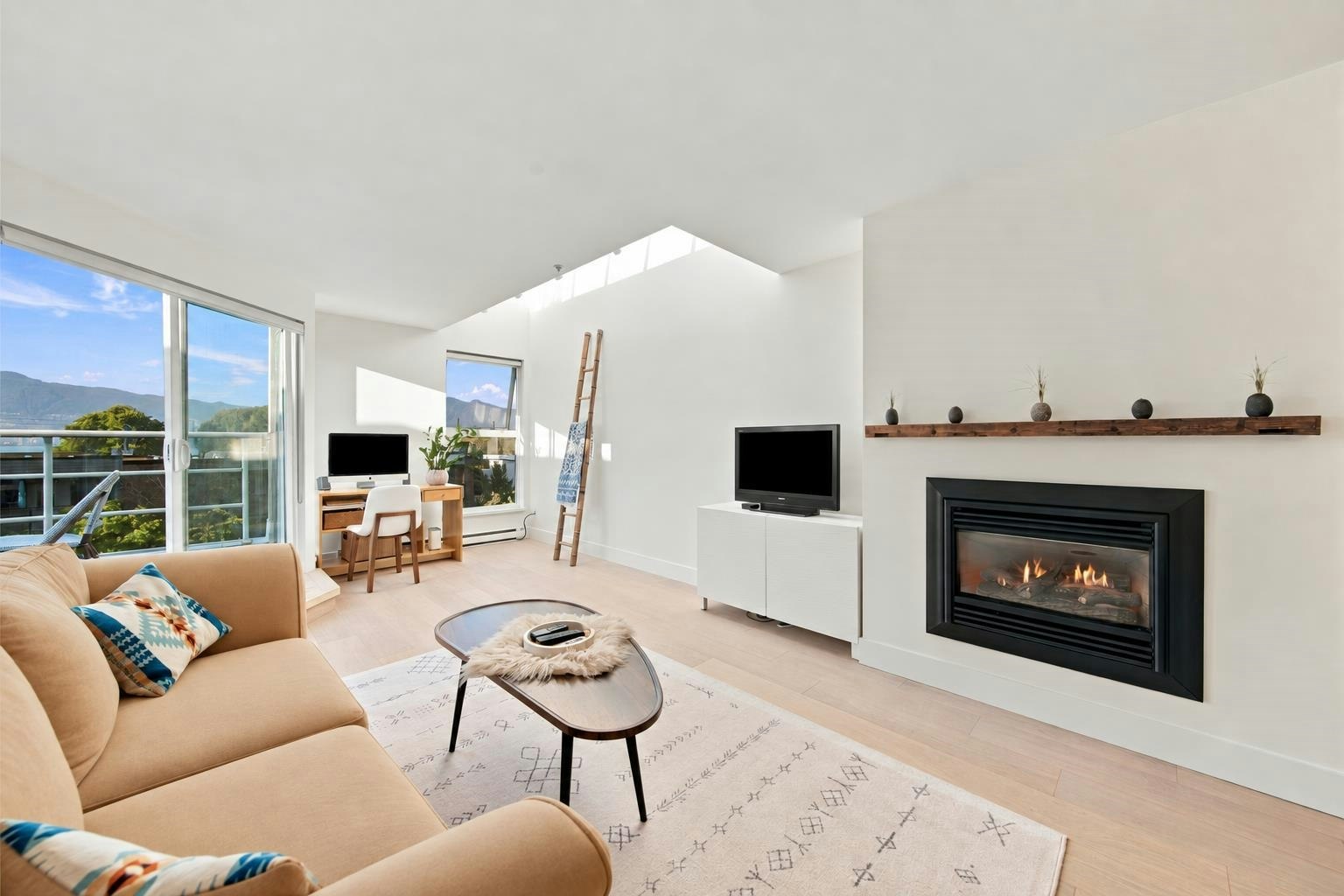 2240 York Avenue, Vancouver, BC, V6K 1C6