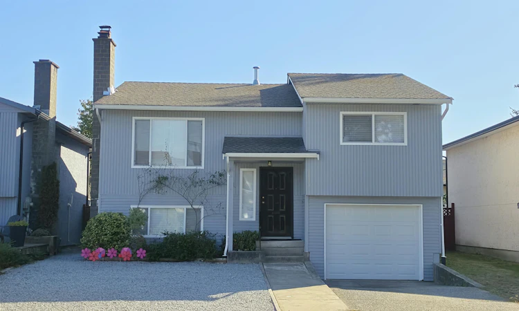 3220 Harwood Avenue