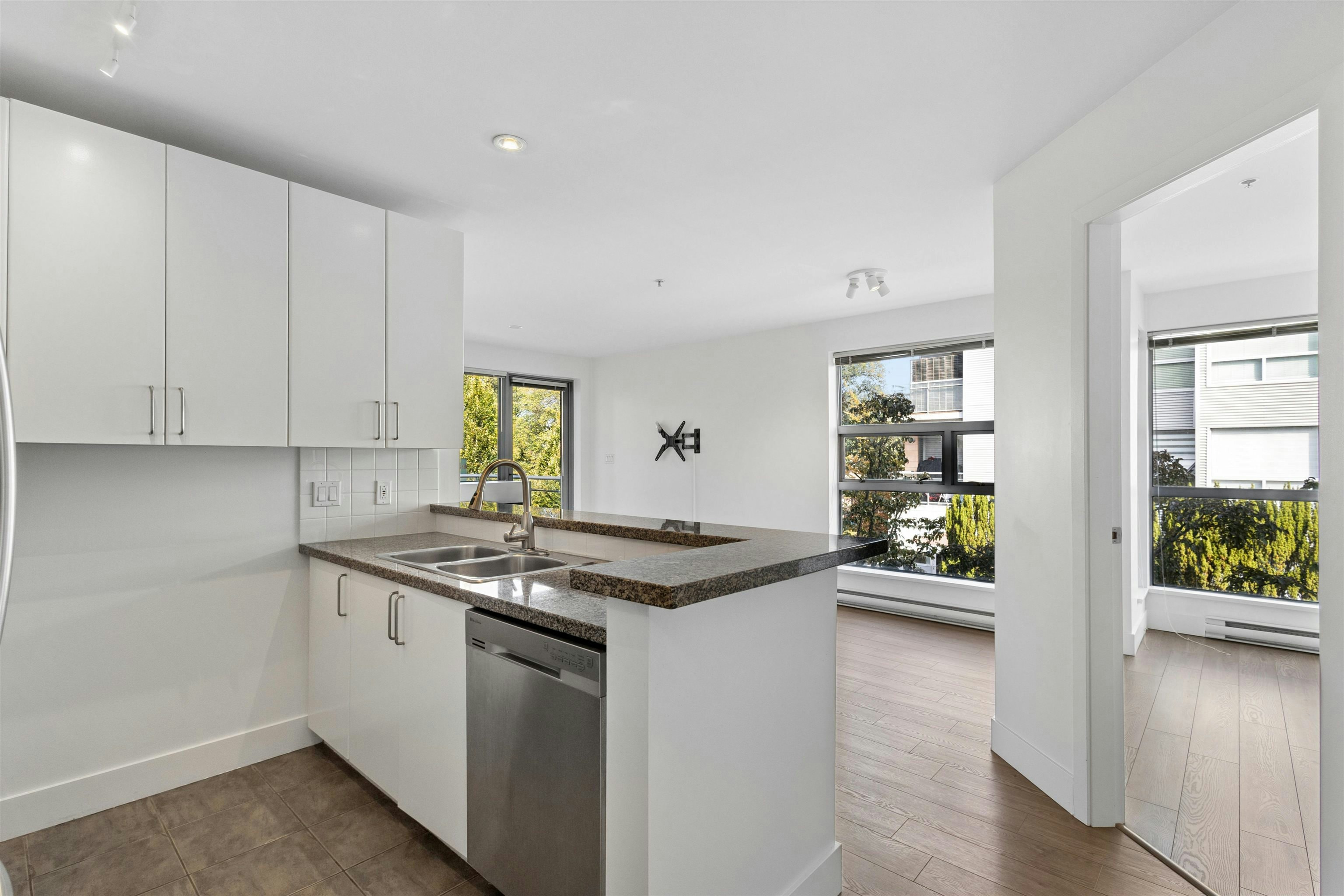 307-2680 Arbutus Street, Vancouver, BC, V6J 5L8 - 21