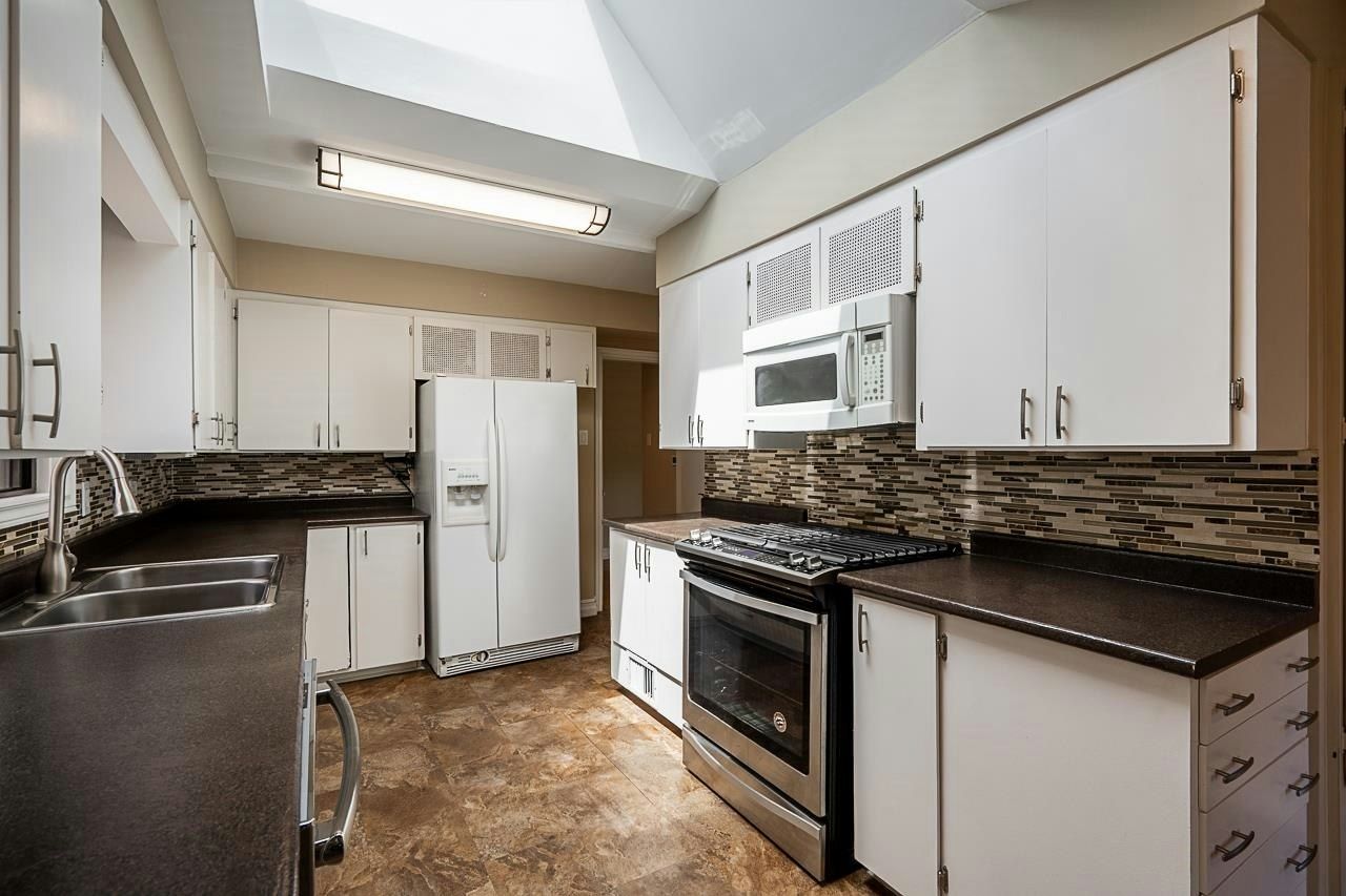 3896 Elmwood Street, Burnaby, BC, V5G 1S1 - 9
