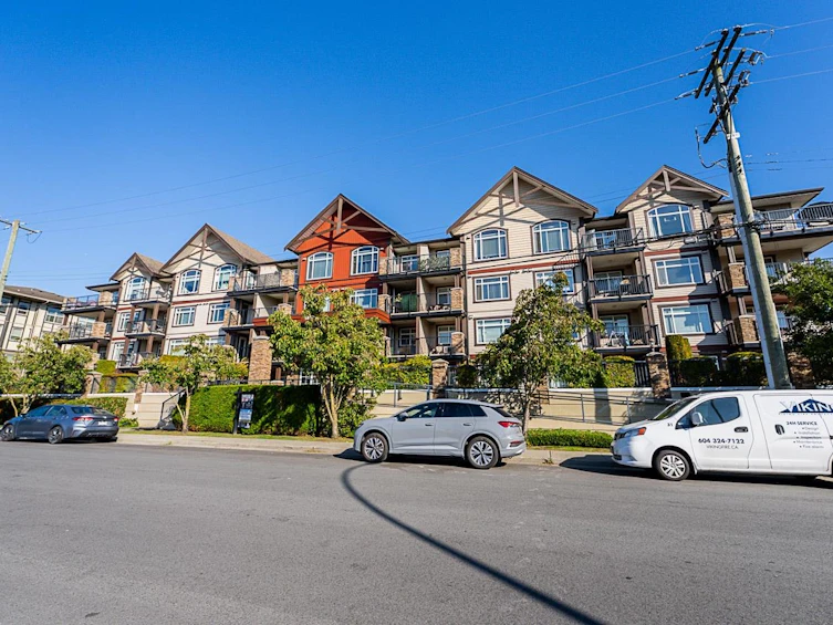 407-19939 55a Avenue, Langley, BC, V3A 3X4