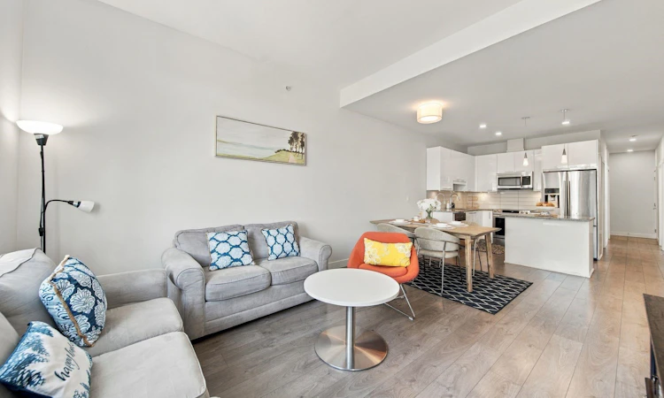 517-20696 Eastleigh Crescent