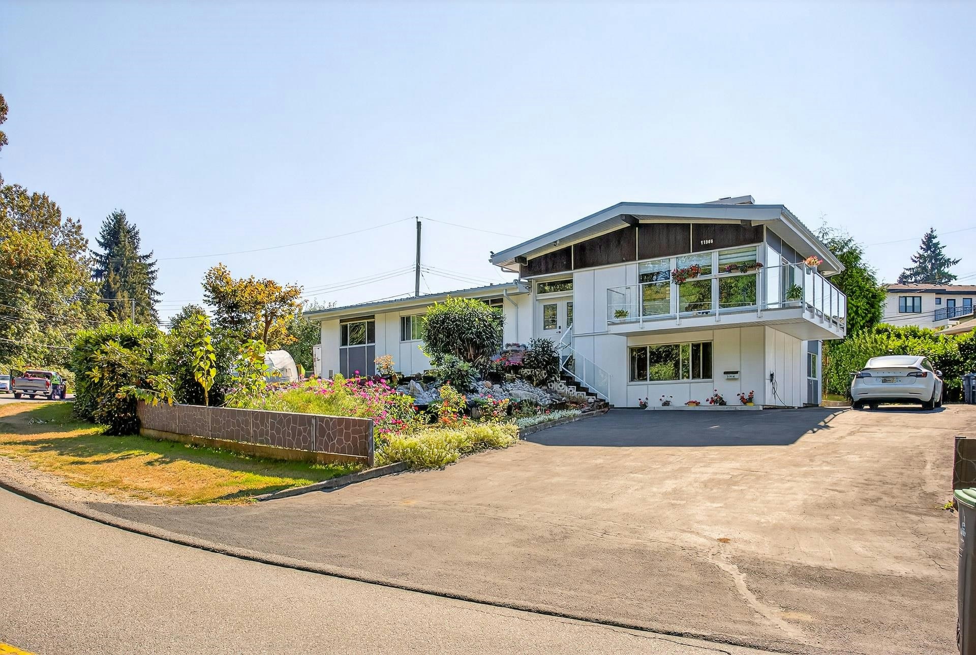 11906 100 Avenue, Surrey, BC, V3V 2W1 - 11
