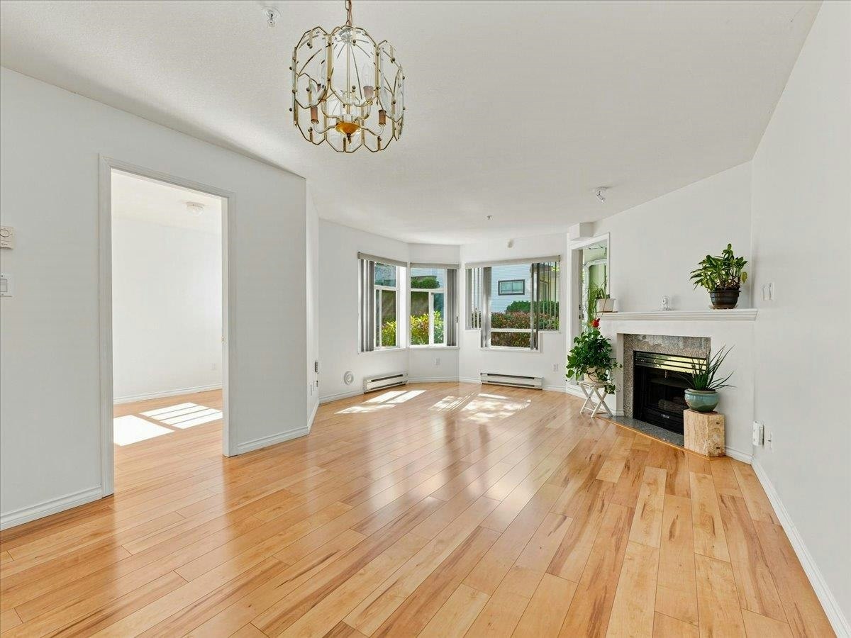 207-3638 Rae Avenue, Vancouver, BC, V5R 2P5 - 2