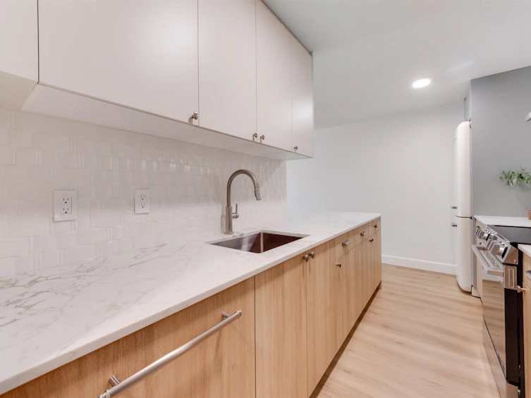 102-270 W 3rd Street, North Vancouver, BC, V7M 1G1 - 6