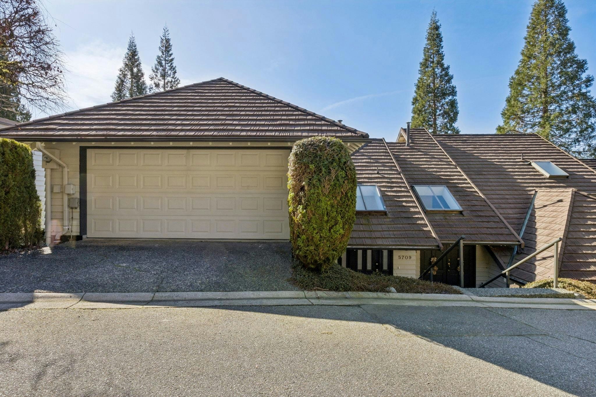5709 Owl Court, North Vancouver, BC, V7R 4V1
