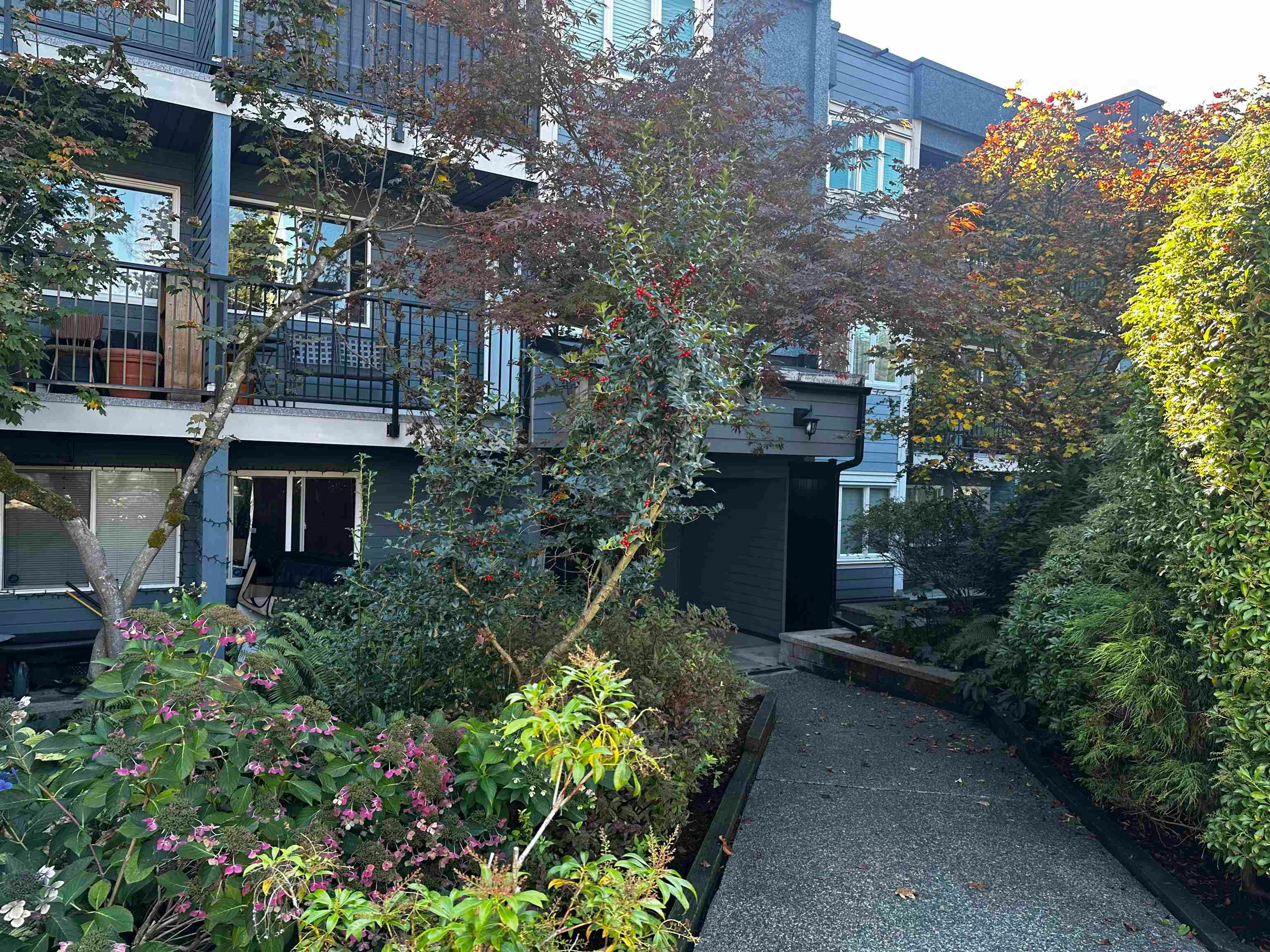 205-1122 King Albert Avenue, Coquitlam, BC, V3J 1X7