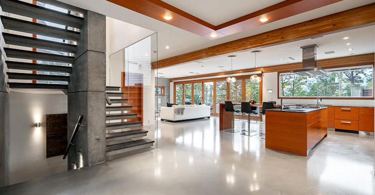 7317 Barnet Road, Burnaby, BC, V5A 1E5 - 2