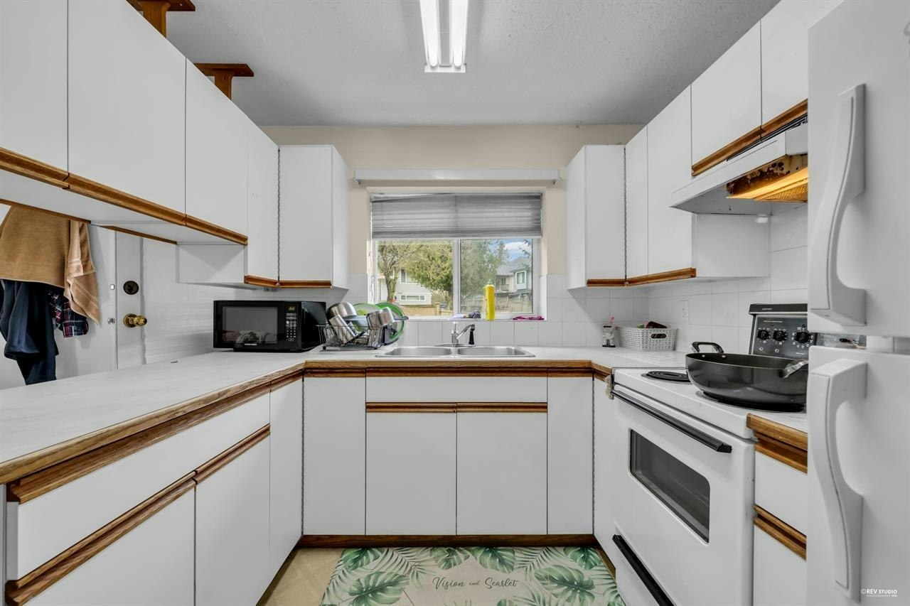 12521 Grove Crescent, Surrey, BC, V3V 2L6 - 19