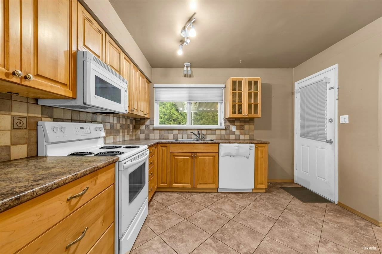 12521 Grove Crescent, Surrey, BC, V3V 2L6 - 6