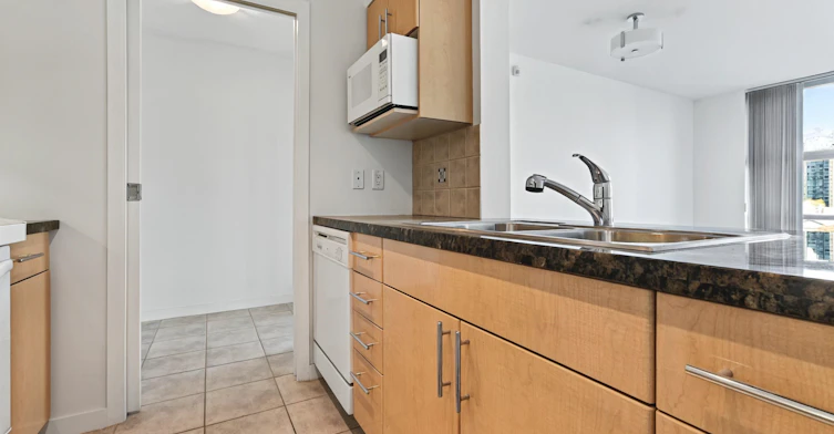1005-193 Aquarius Mews, Vancouver, BC, V6Z 2Y3 - 21
