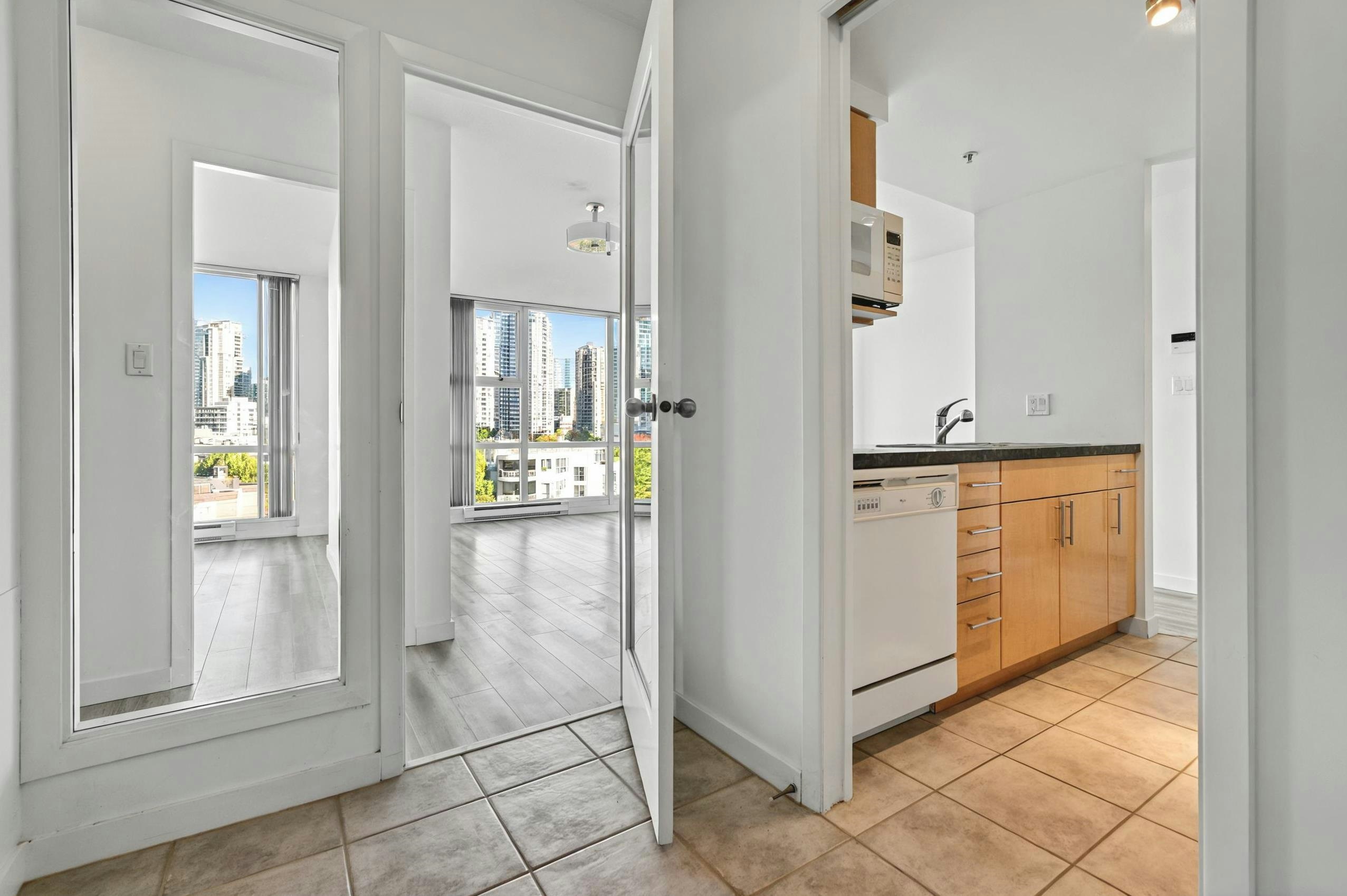 1005-193 Aquarius Mews, Vancouver, BC, V6Z 2Y3 - 26