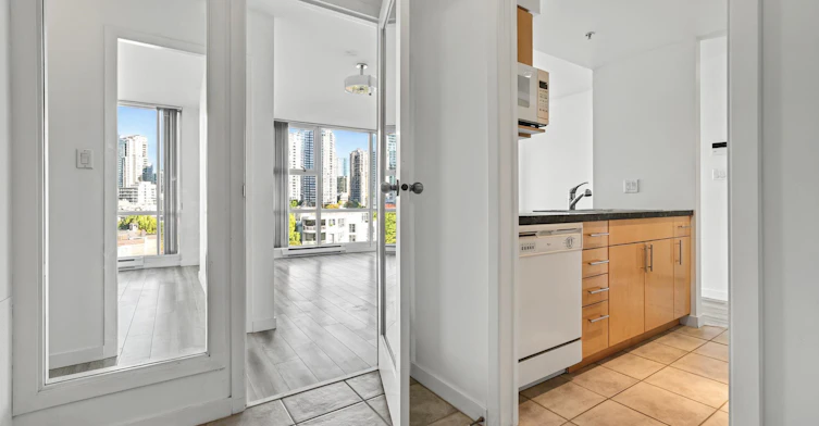 1005-193 Aquarius Mews, Vancouver, BC, V6Z 2Y3 - 26