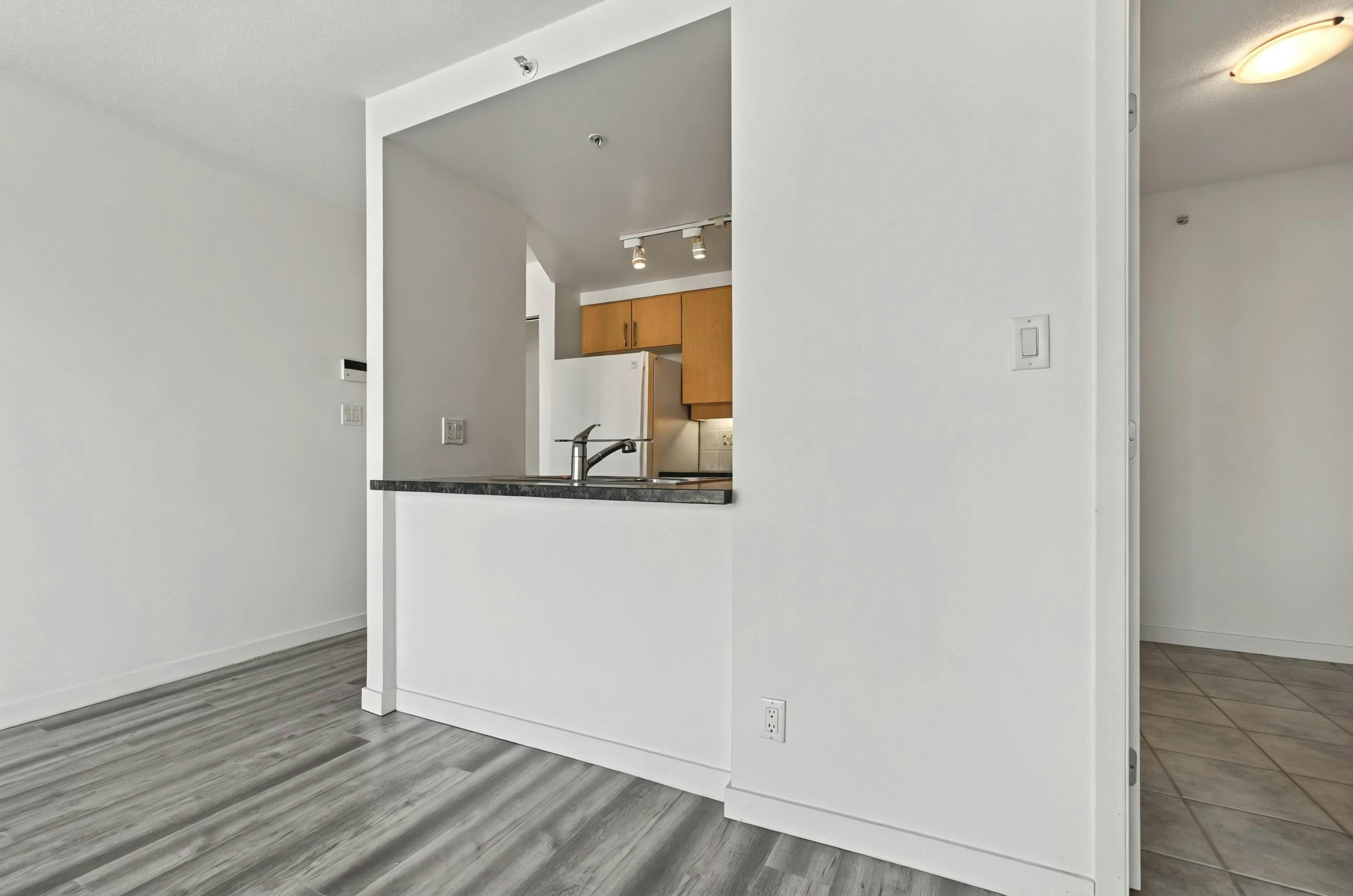 1005-193 Aquarius Mews, Vancouver, BC, V6Z 2Y3 - 18
