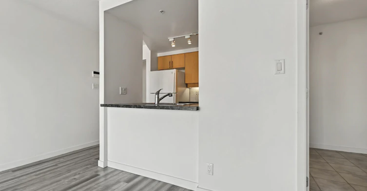 1005-193 Aquarius Mews, Vancouver, BC, V6Z 2Y3 - 18