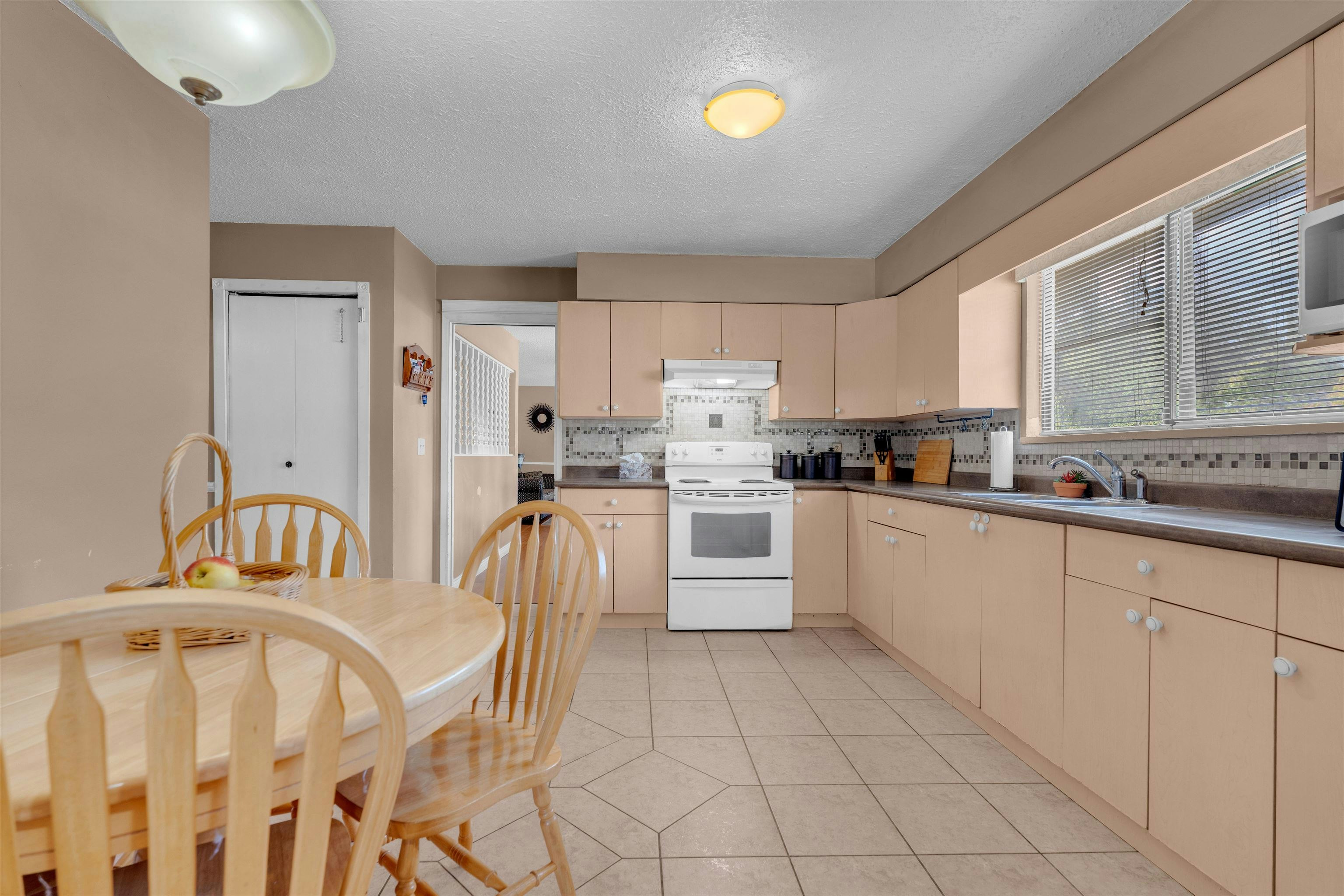 14110 72a Avenue, Surrey, BC, V3W 7M7 - 8